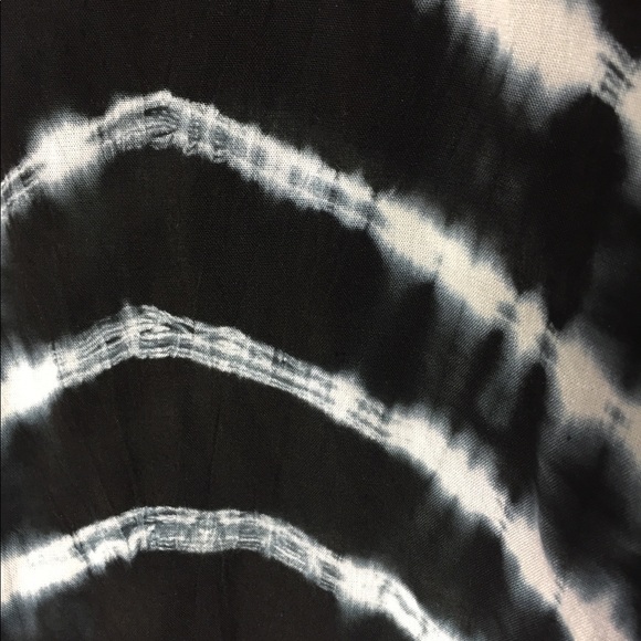 CR Black and White Tie-Dye Top - Picture 2 of 4